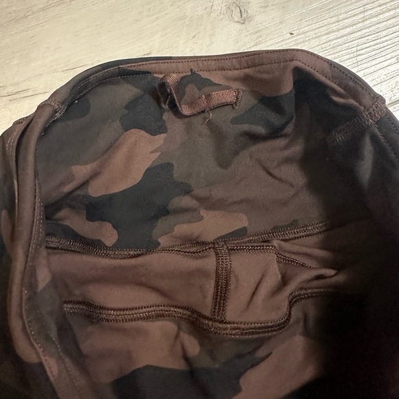 ***SOLD****** Lululemon FAST AND FREE TIGHT 25” Size 4 - Picture 5 of 7